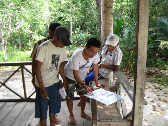 AlTo Conservation Officer trains a new crop of local villagers in how to record data as maleo guards